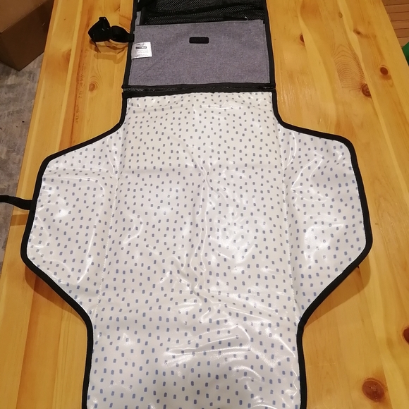 Baby changing that - Picture 2 of 2